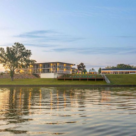 Super 8 By Wyndham Riverside Al Esterno foto