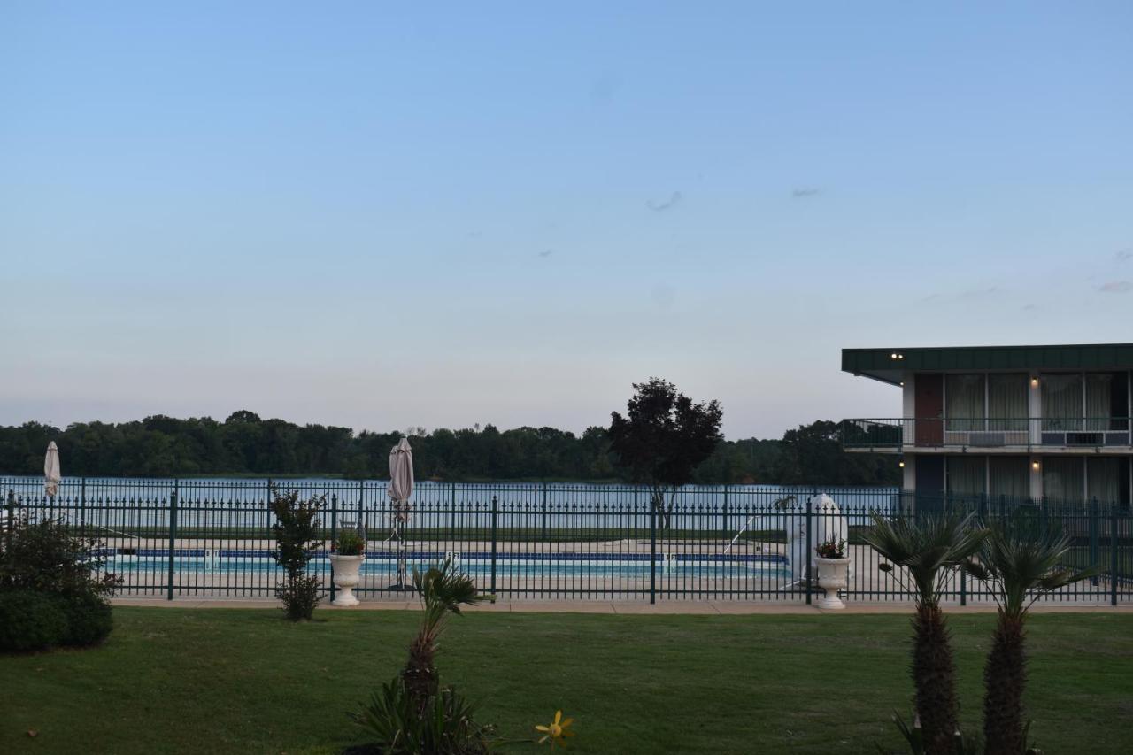 Super 8 By Wyndham Riverside Al Esterno foto