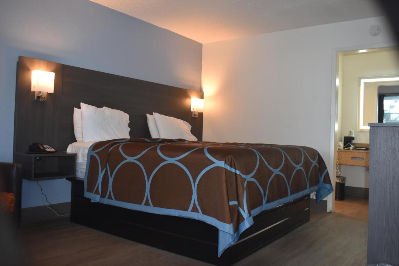 Super 8 By Wyndham Riverside Al Esterno foto