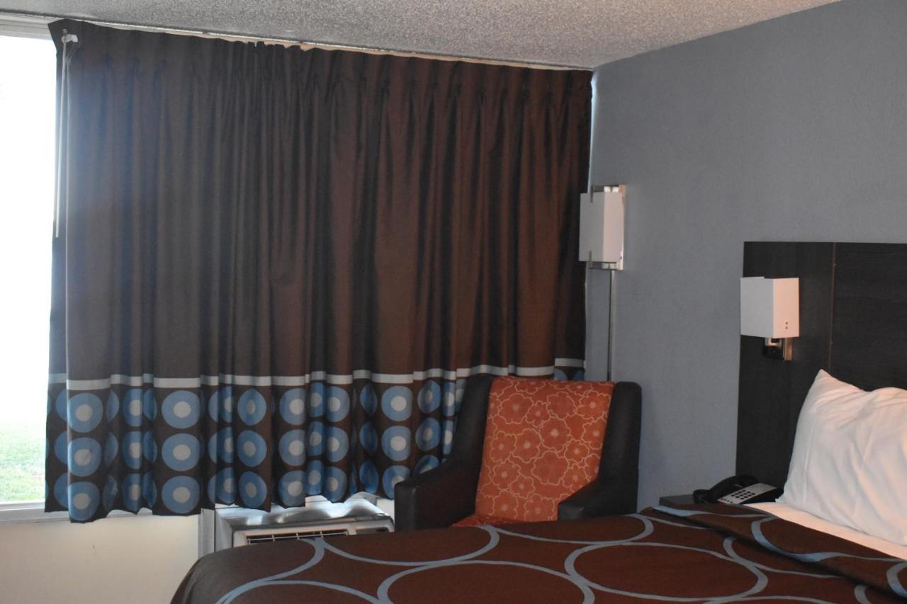 Super 8 By Wyndham Riverside Al Esterno foto