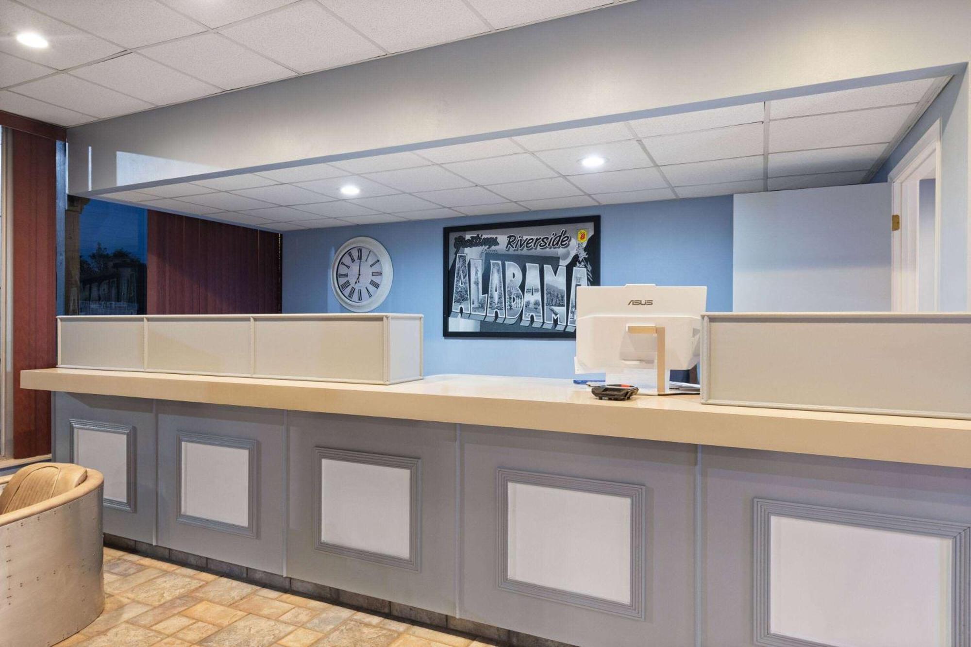 Super 8 By Wyndham Riverside Al Esterno foto