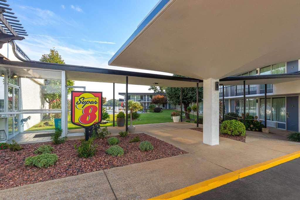 Super 8 By Wyndham Riverside Al Esterno foto