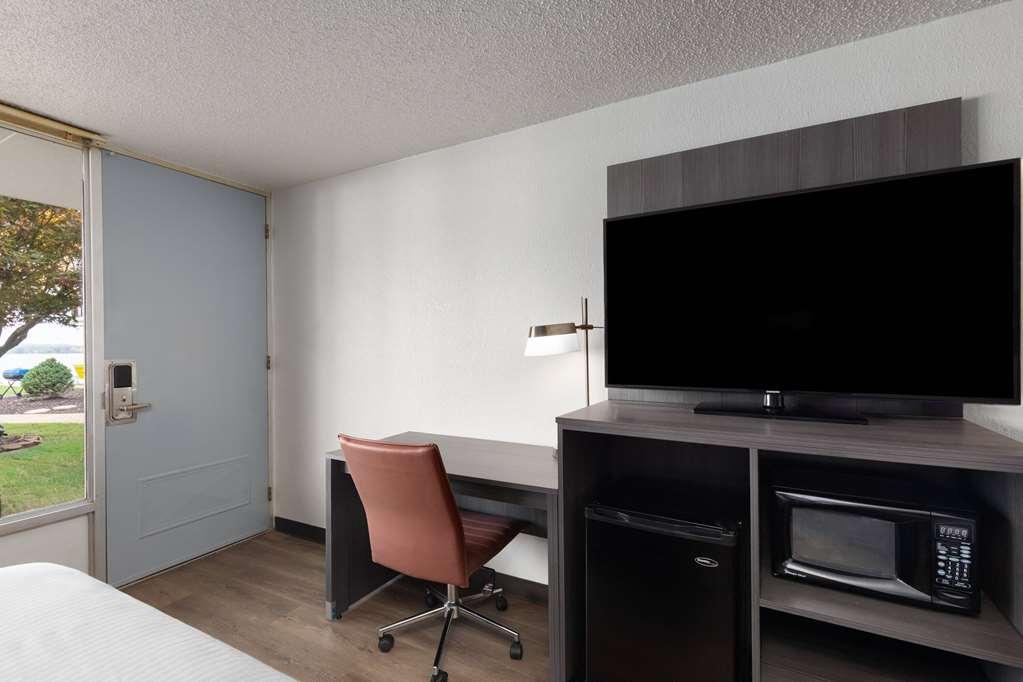 Super 8 By Wyndham Riverside Al Camera foto